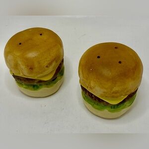 ✅ Rare Vintage Ceramic Cheeseburger Salt And Pepper Shaker Set 90s Wei Tat Fty